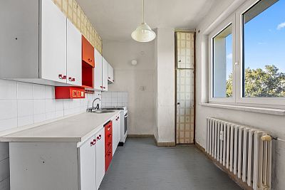 Sunny apartment 2+1 for reconstruction