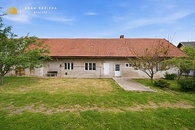 Usedlost s téměř půl hektarem pozemku