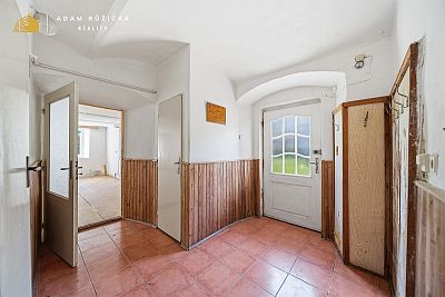 Usedlost s téměř půl hektarem pozemku