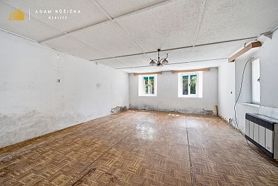 Usedlost s téměř půl hektarem pozemku