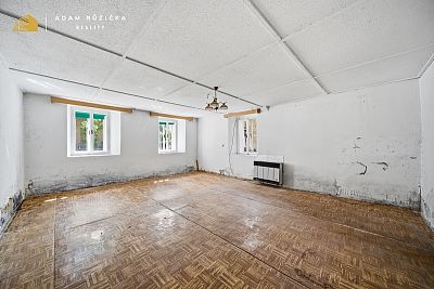 Usedlost s téměř půl hektarem pozemku