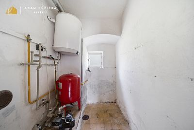 Usedlost s téměř půl hektarem pozemku