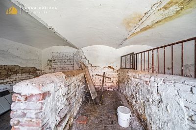 Usedlost s téměř půl hektarem pozemku