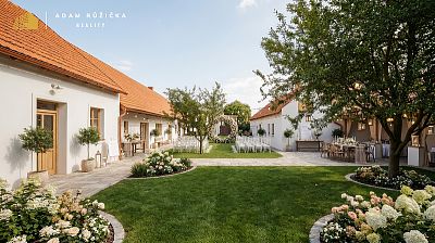 Usedlost s téměř půl hektarem pozemku